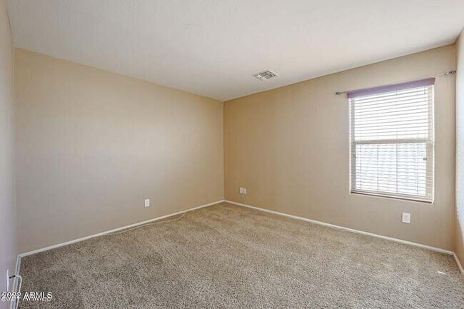 Building Photo - BEAUTIFUL SURPRISE HOME