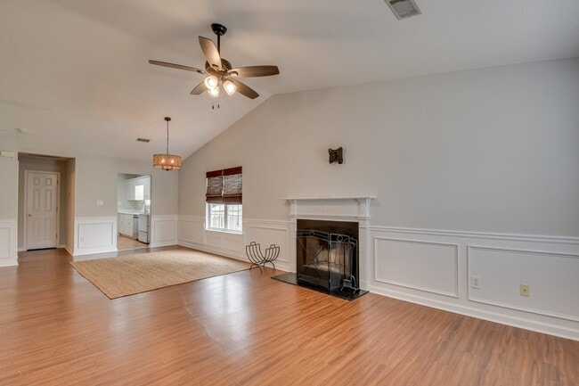 Building Photo - 2019 Hopetown Dr