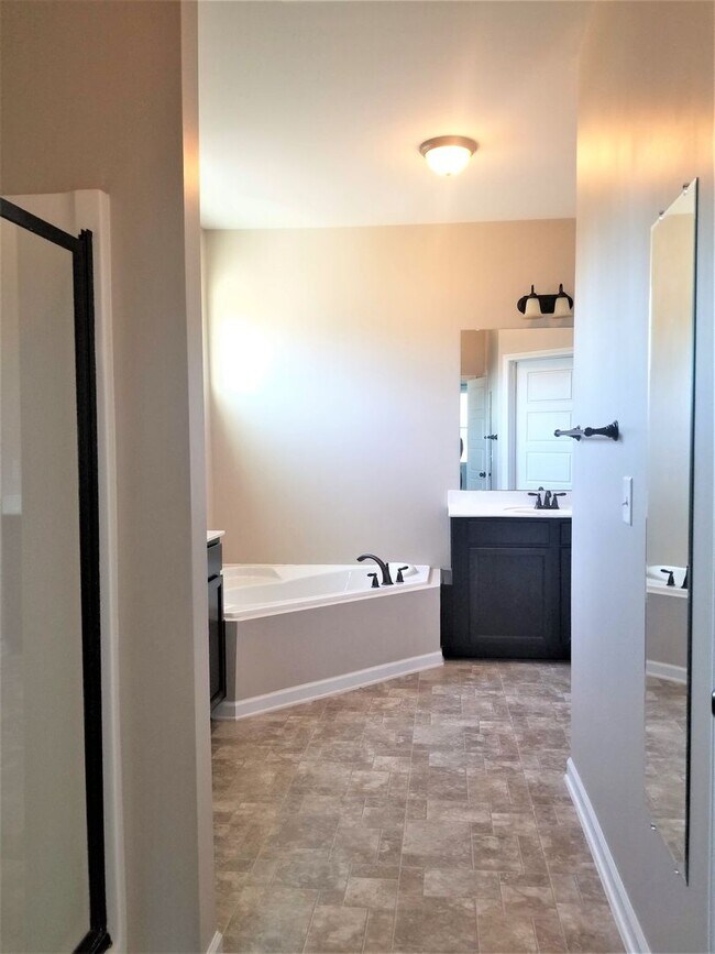 Building Photo - Large 4 Bedroom Home in Towne Pointe! Showings Coming Soon!!!