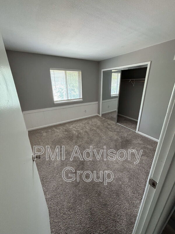 Building Photo - 3101 SW Macvicar Ave
