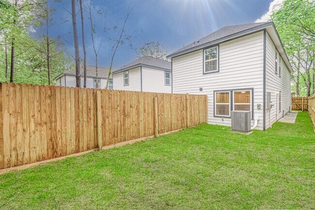 Building Photo - 6008 Wedgefield St