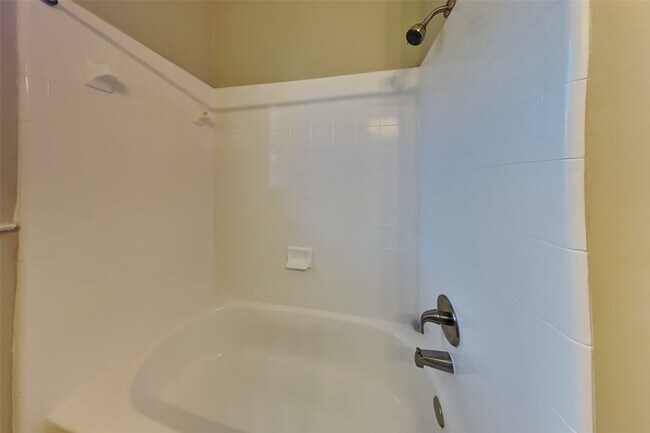 Building Photo - 15610 Forest Run Dr