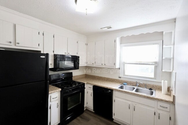 Building Photo - 1507 Lakeview Ave