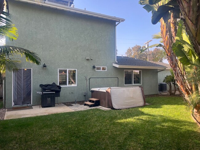 Building Photo - 3bd/2ba House with Remodeled Kitchen and A/C