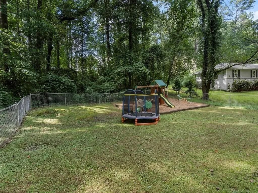 Backyard 2 - 2013 Addison Rd NE