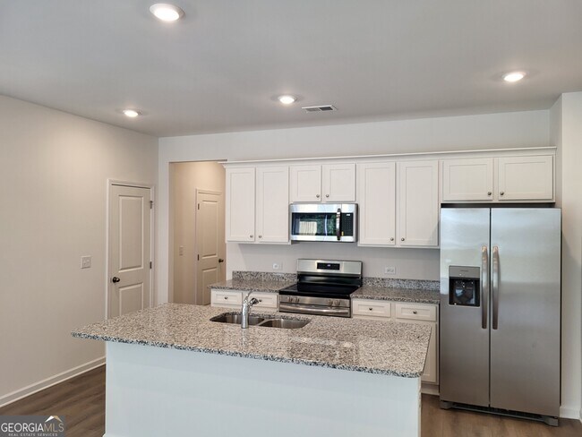 Building Photo - 248 Kenoot Dr