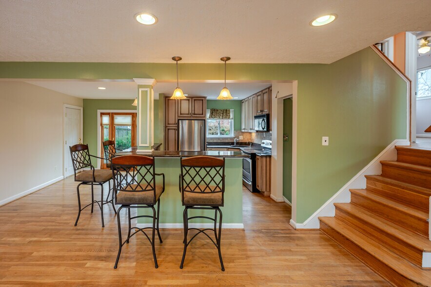 Building Photo - 5806 Flanders St