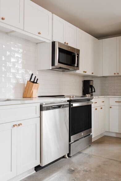 Building Photo - 505 E Travis St