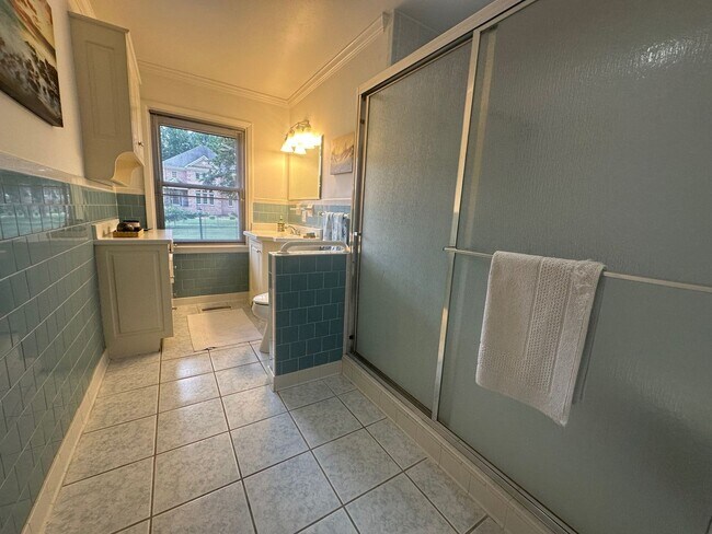 Building Photo - Call Amanda Tate at 757-289-6810 for more ...