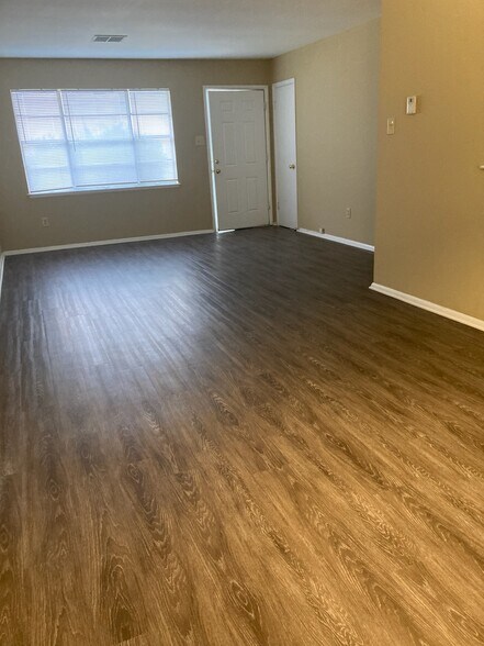 Building Photo - 2215 Kevin Ct