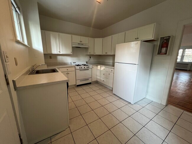 Building Photo - 2015 Wightman St