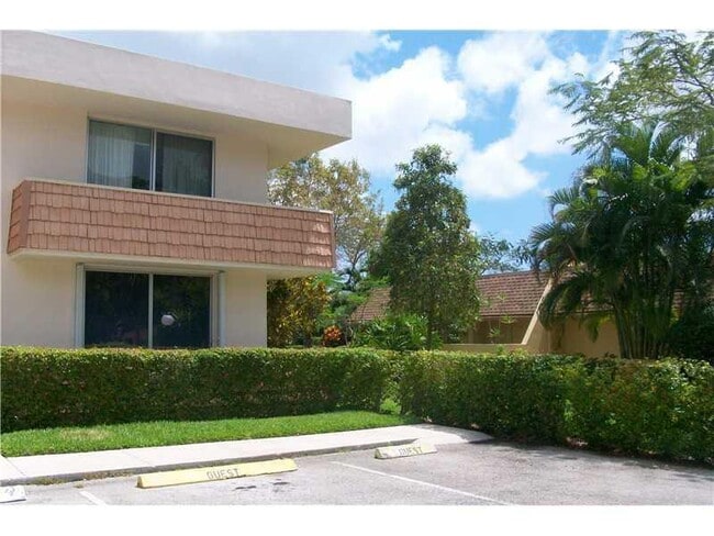Building Photo - 4031 N Cypress Dr