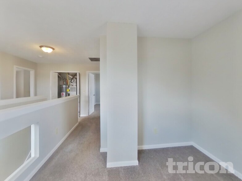 Building Photo - 2621 Grand Fir Dr