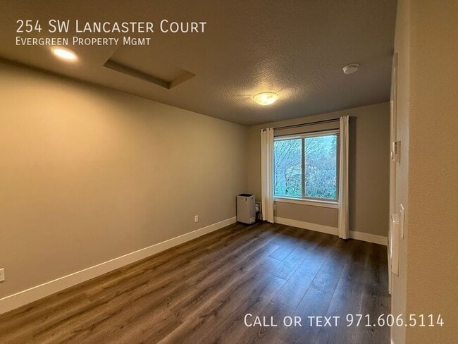 Building Photo - 254 SW Lancaster Ct