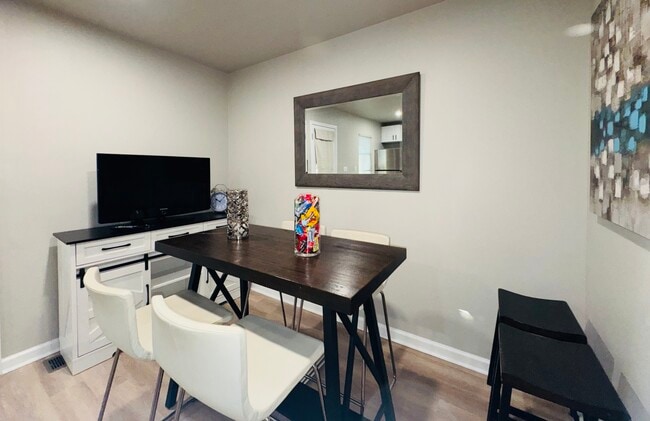 Building Photo - 2447 McAlpine Terrace