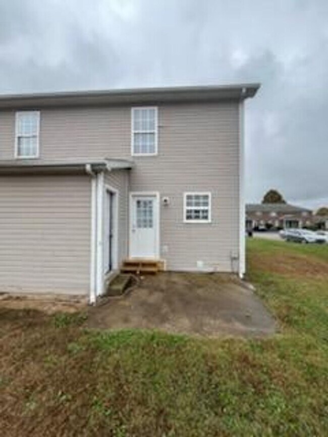 Building Photo - 107 Bob White Way