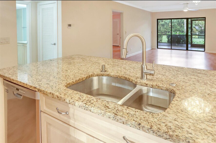 Building Photo - 300 N Highway A1A