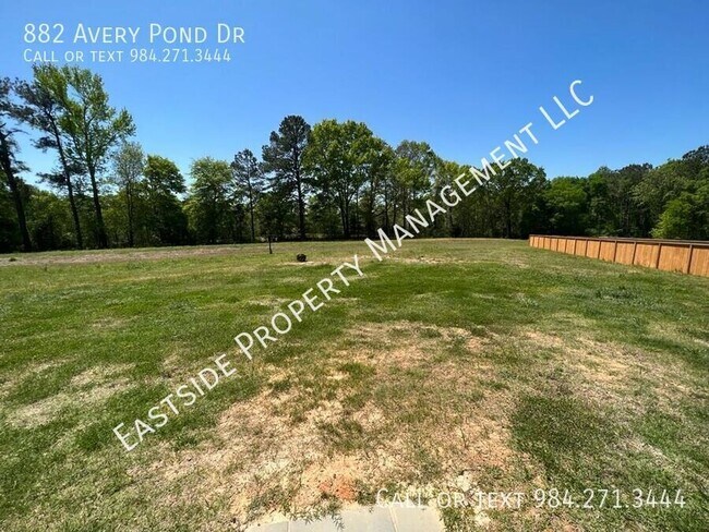 Building Photo - 882 Avery Pond Dr