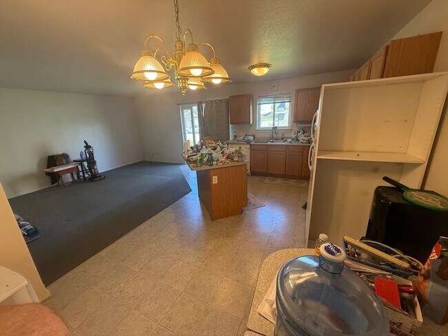 Building Photo - 913 Cardinal Dr