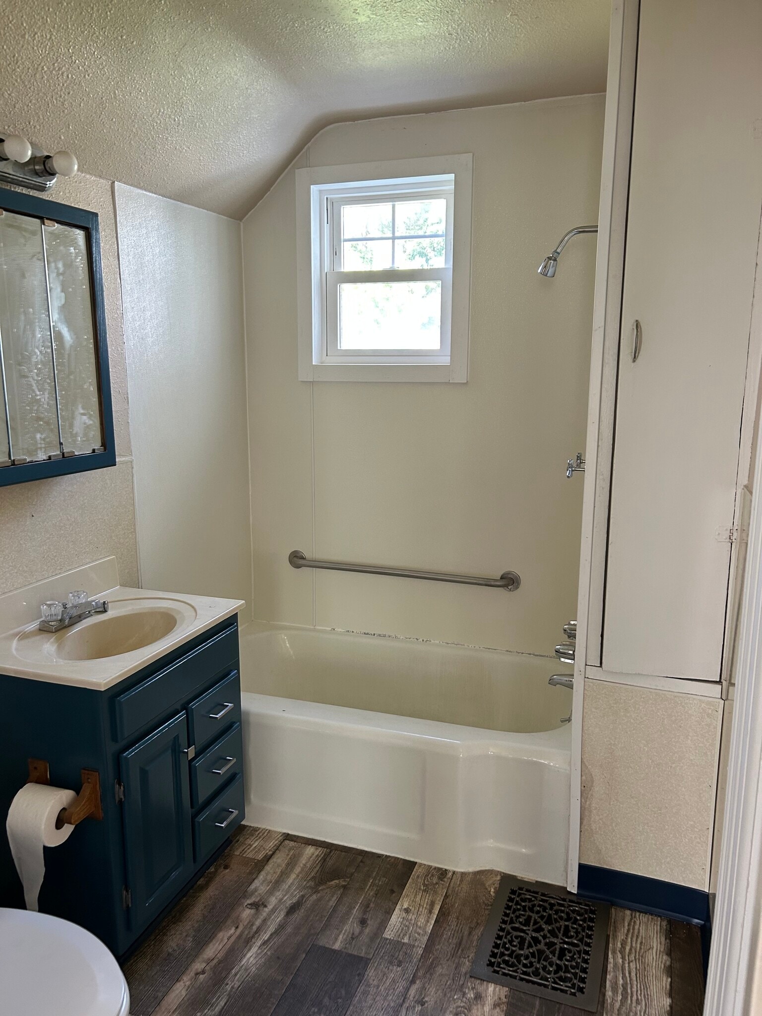 Bathroom - 828 N 3rd St