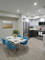 Building Photo - Lolas Place