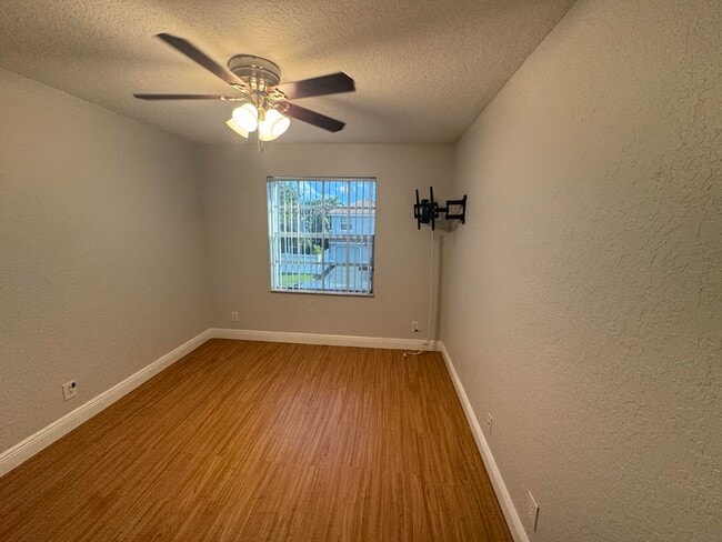 Building Photo - 10223 Serene Meadow Dr N