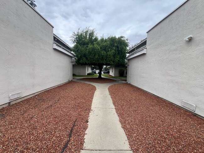 Building Photo - 1840 Southwest Expy