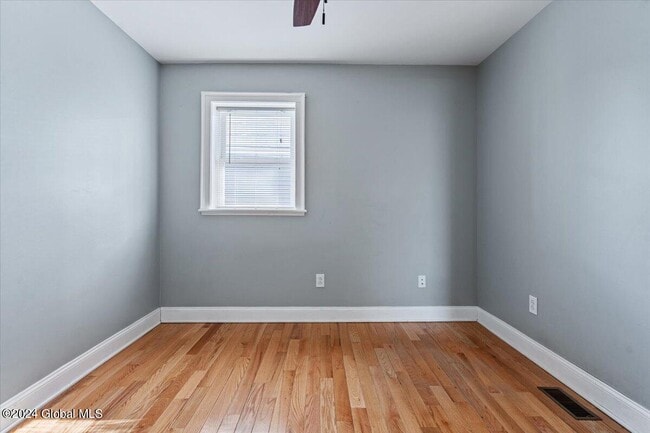 Building Photo - 53 Beekman St