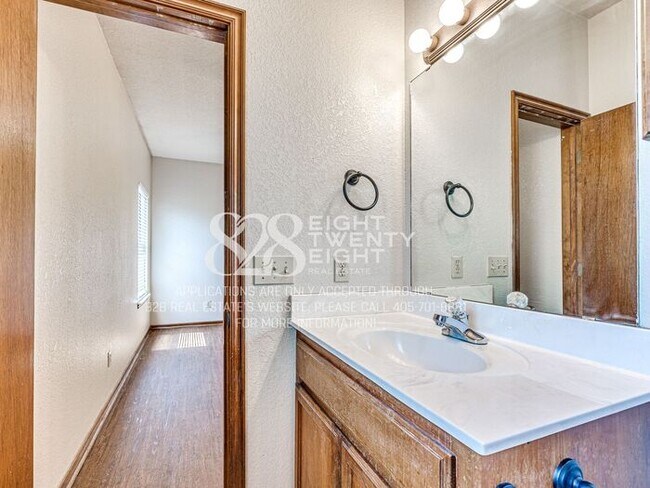 Building Photo - *AVAILABLE NOW!* CUTE 3 BED/2 BATH DUPLEX IN NORMAN!