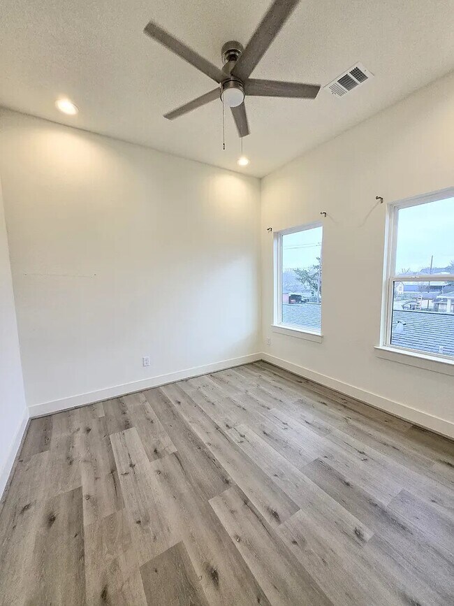 Building Photo - 1415 Wakefield Dr