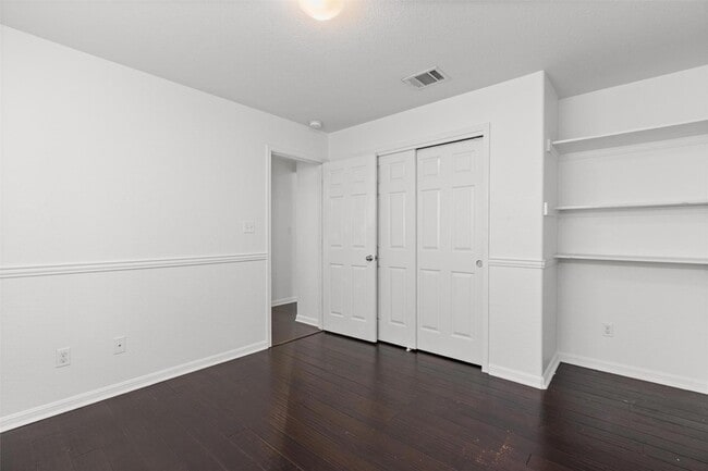 Building Photo - 1049 Regency Ln
