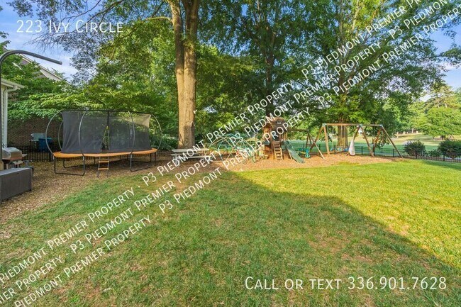 Building Photo - 223 Ivy Cir