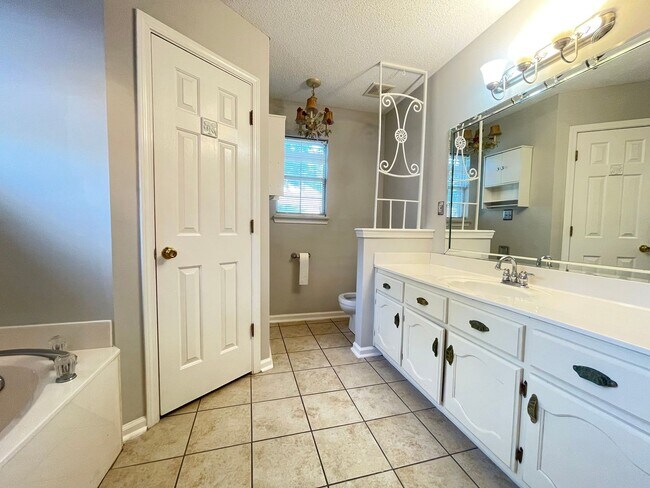 Building Photo - 5884 Alexandria Ln
