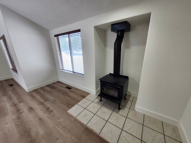 Building Photo - Modern and Remodeled SF Home in Southwest ...