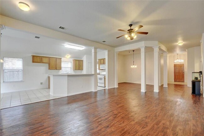 Building Photo - 2624 Century Park Blvd