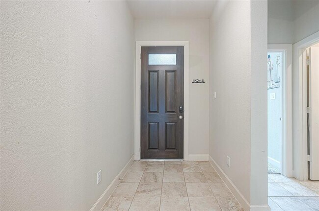 Building Photo - 402 Jolly Ginger Dr