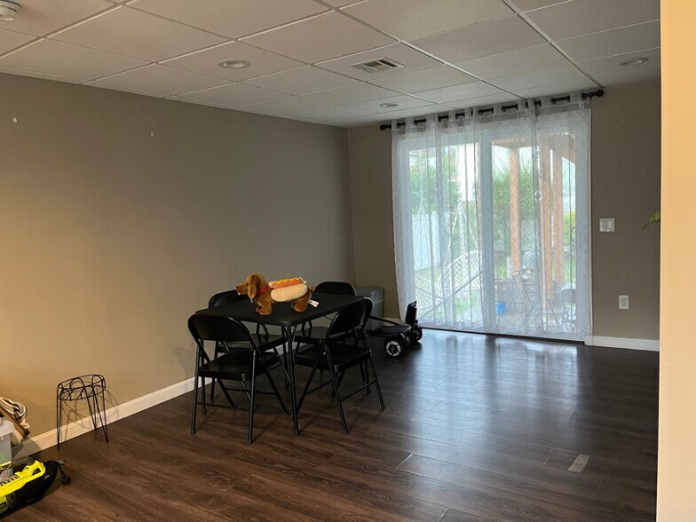 Building Photo - 16 Ferncliff Ave