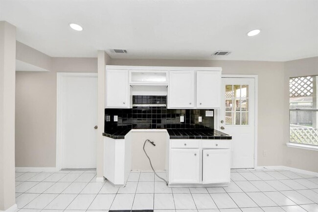 Building Photo - 16731 Sussex Dr