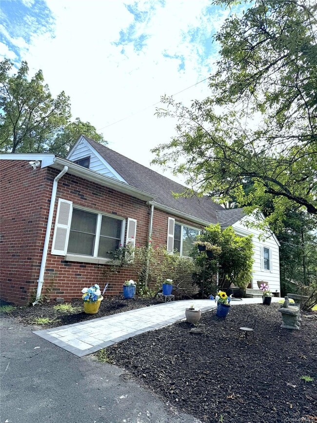 Building Photo - 8 Windmill Ln