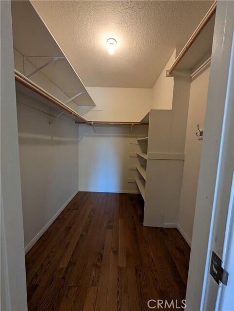 Building Photo - 27535 Lakeview Dr