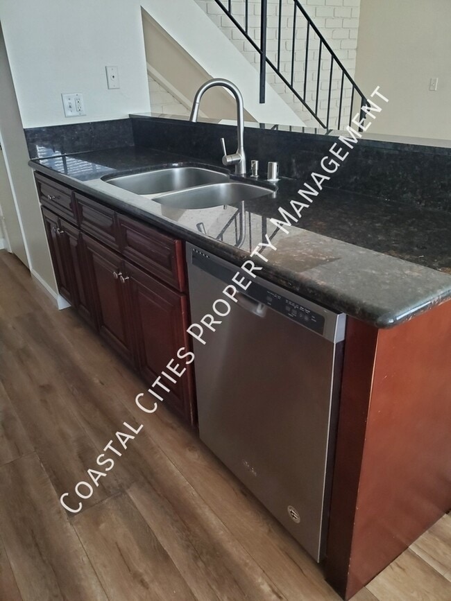 Building Photo - 2429 College Ln