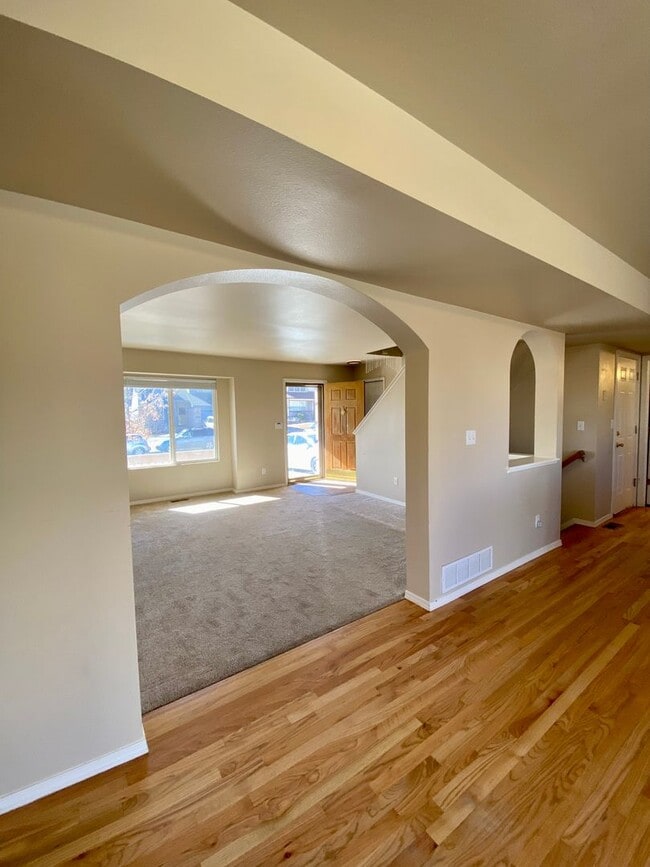 Building Photo - ***Available for immediate move in upon approval*** 3 bed, 2.5 bath close to Ft Carson