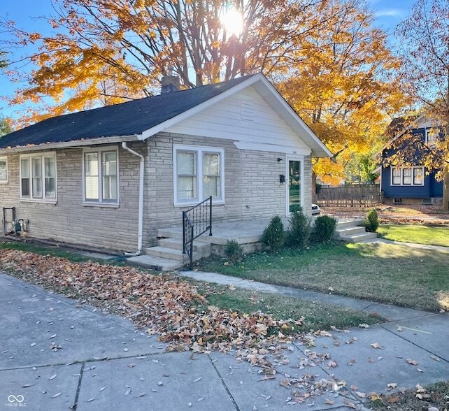 Building Photo - 5841 Julian Ave