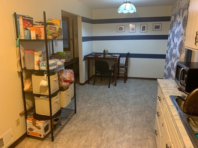 Building Photo - 2 Br / 1 Ba TH w/ 1-Car Garage in Brooklyn...