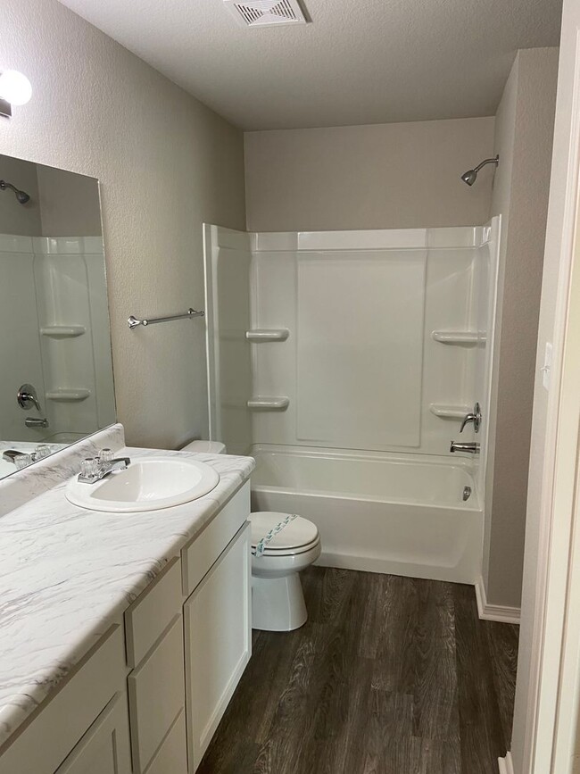 Building Photo - *Pre-leasing* Three Bedroom | Two Bath Hom...