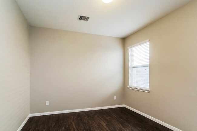 Building Photo - 13346 Davenport Hills Ln