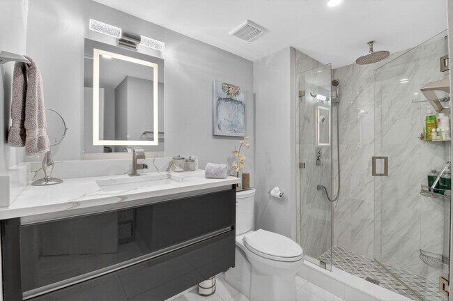 Building Photo - 9299 Vista Del Lago