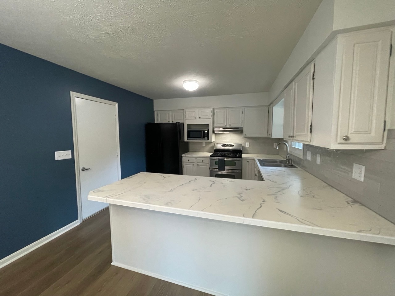 Building Photo - 8733 Hanover Dr