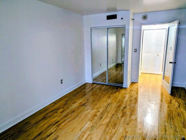Building Photo - 850 N Miami Ave