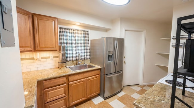 Building Photo - Charming North Oakland 2BD with Custom Finishes & Parking